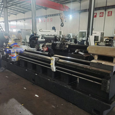 Automatyczna maszyna do przędzania ropy naftowej QK1327 Cnc Oil Country Pipe Screw Threading Lathe