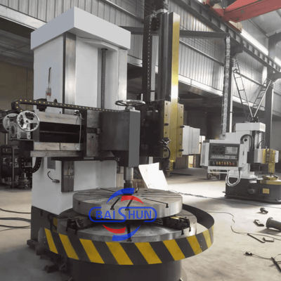 Tokarka pionowa CNC CK5112 z maksymalną średnicą toczenia 1200 mm, maksymalną wysokością 1000 mm i systemem Siemens 828DD