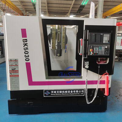 Mała kompaktowa frezarka CNC BK5040 do obróbki rowków w nie-metalowych częściach elektronicznych
